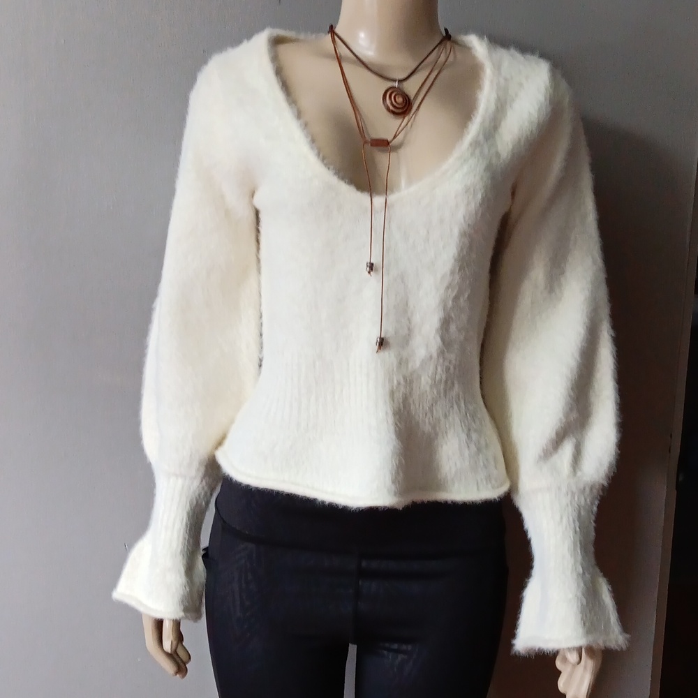 DO+BE VNeck Long Sleeve cream sweater